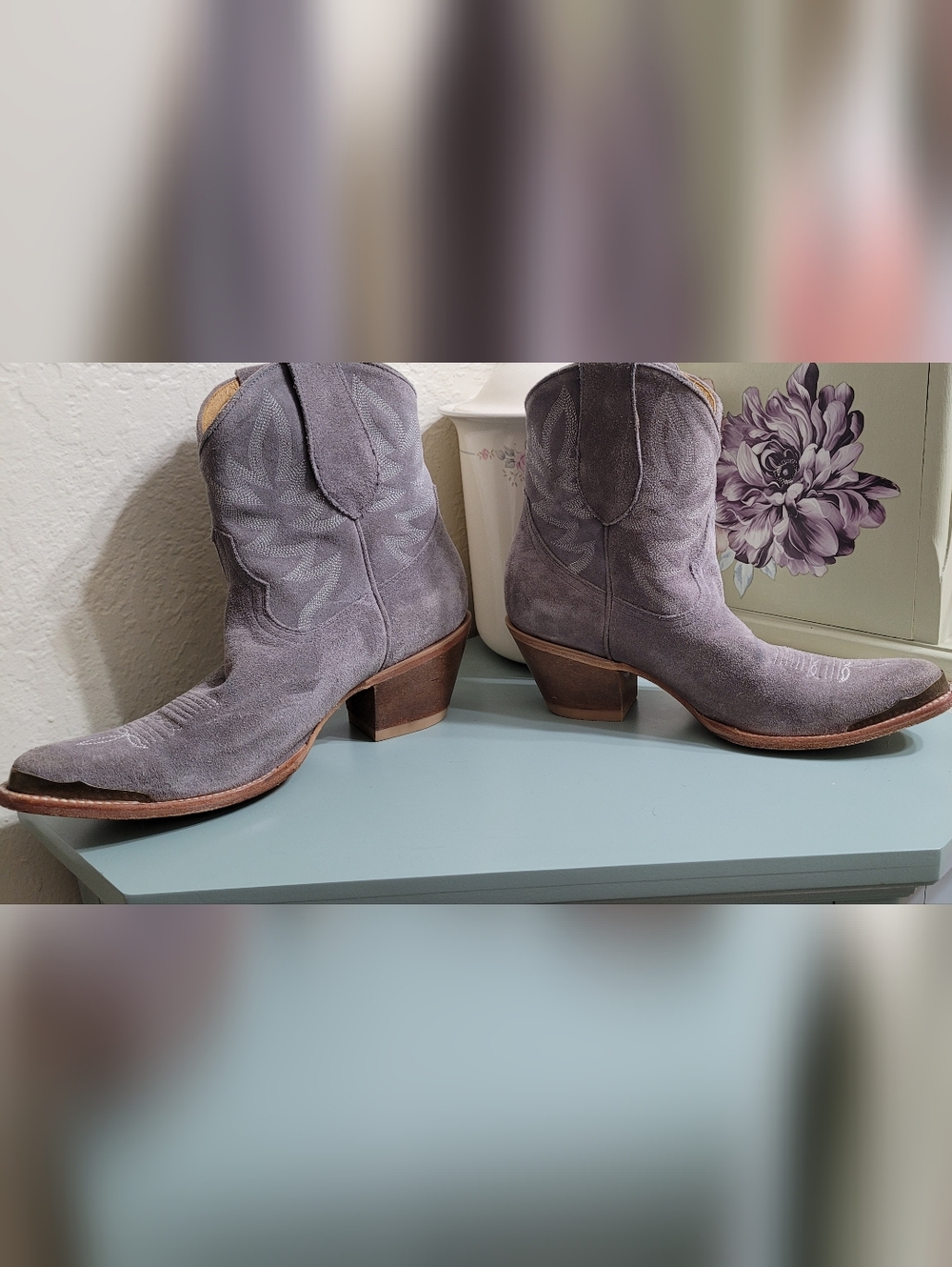 Idyllwind Gray Suede Boots - Picture 2 of 7